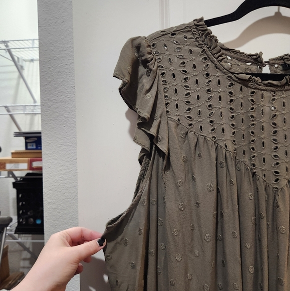 Green Blouse - Picture 3 of 8